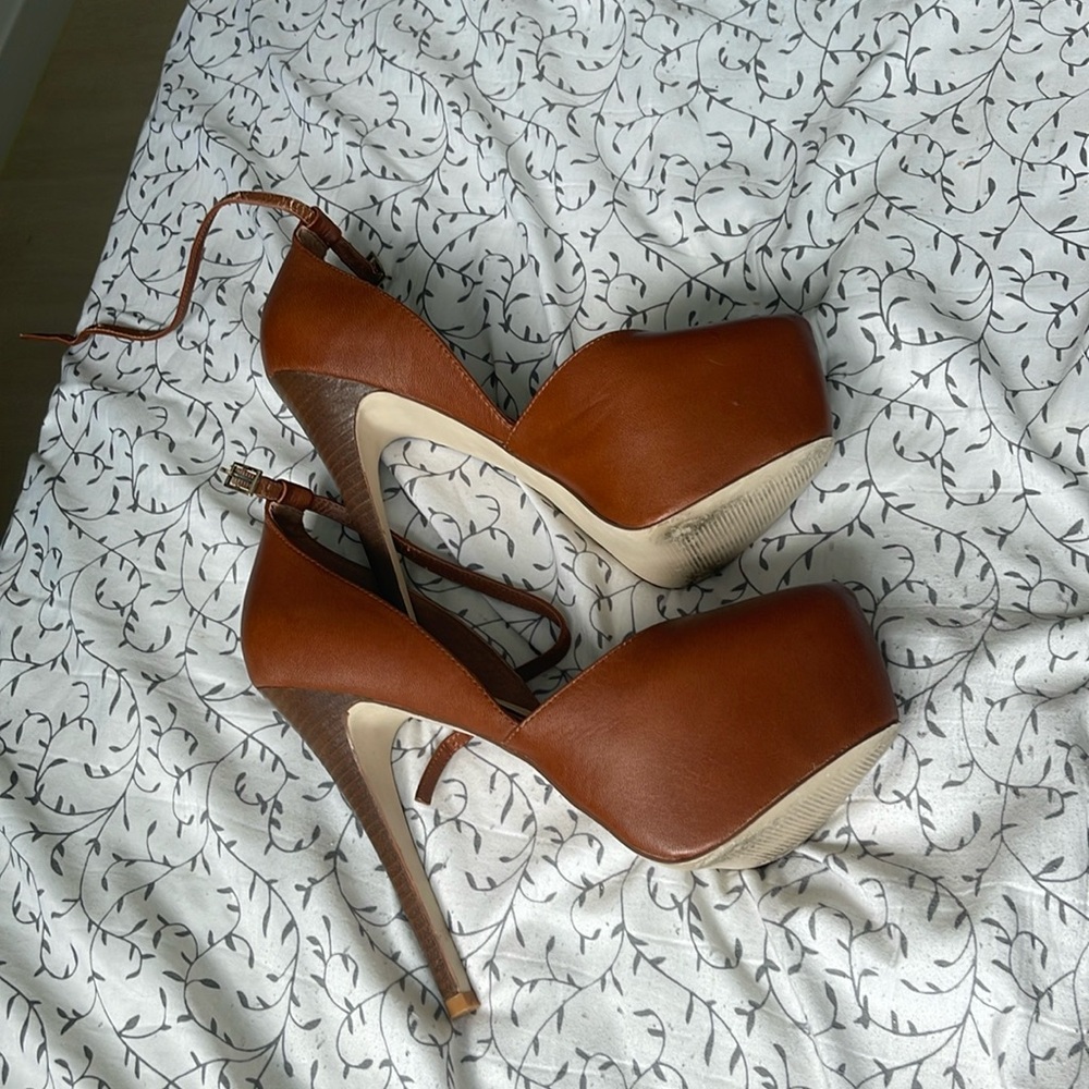 Women’s 9.5 Steve Madden Stilletos Tan/Brown